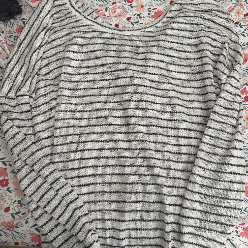 BKE Black and White Knit Top